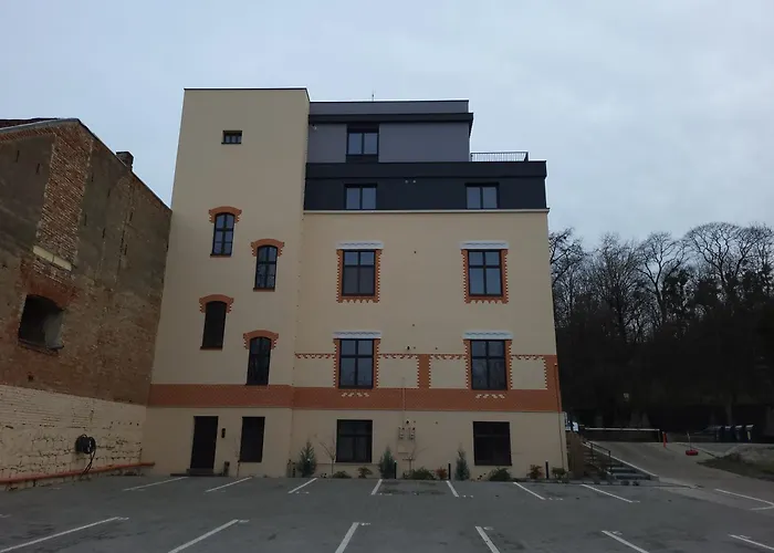 Ophir Apartment Central